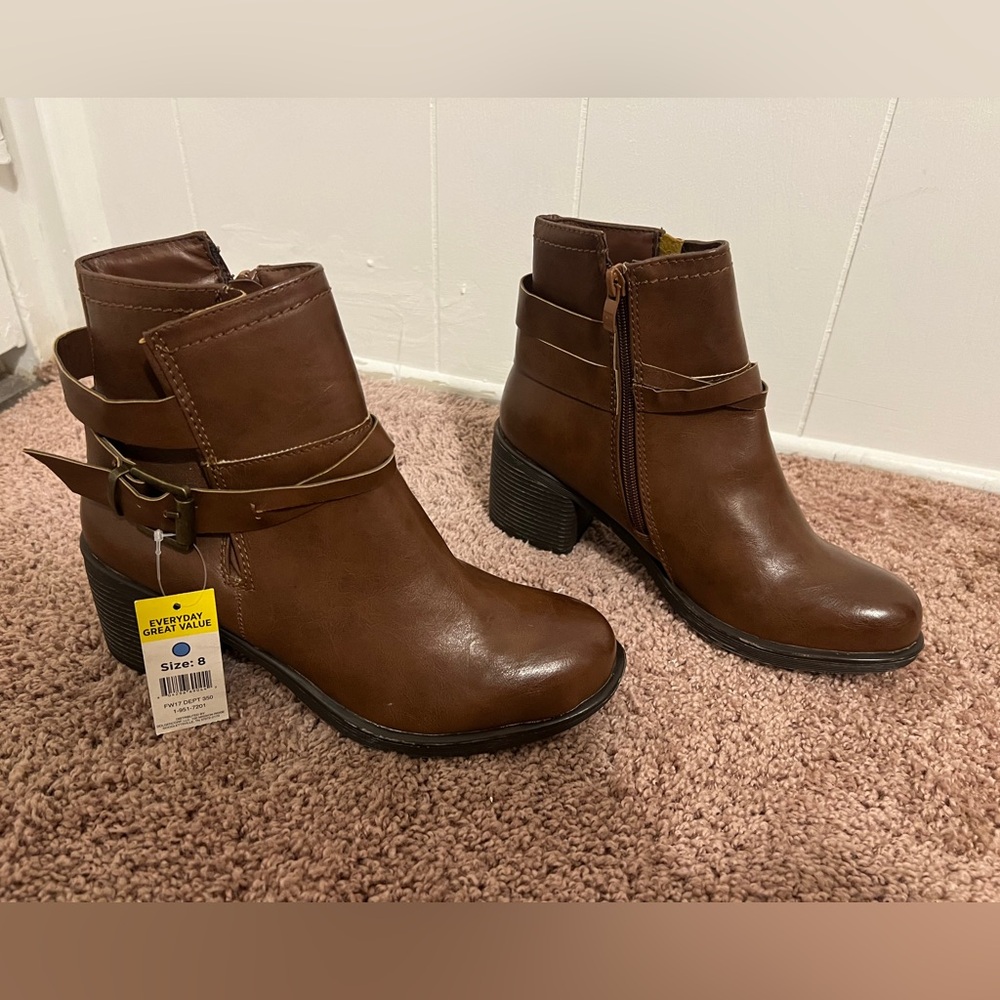 Size 8 women’s shoes